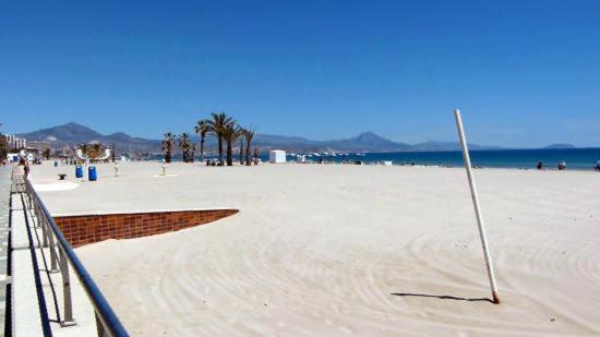 Apartamentos Lunamar El Campello Luaran gambar